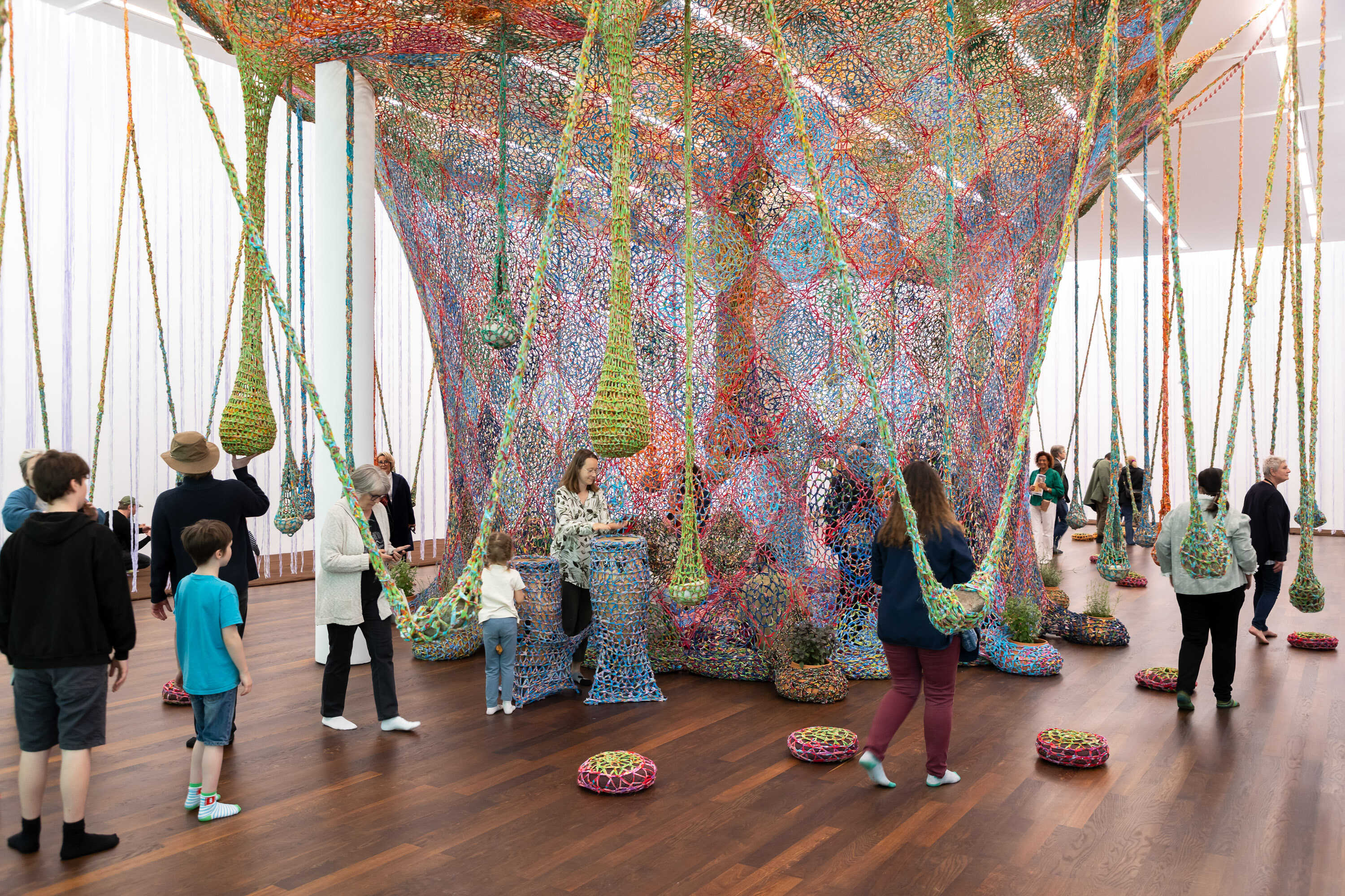 Ernesto Neto, Blue tree, 2024. I FEEL THE EARTH WHISPER Museum Frieder Burda Baden Baden