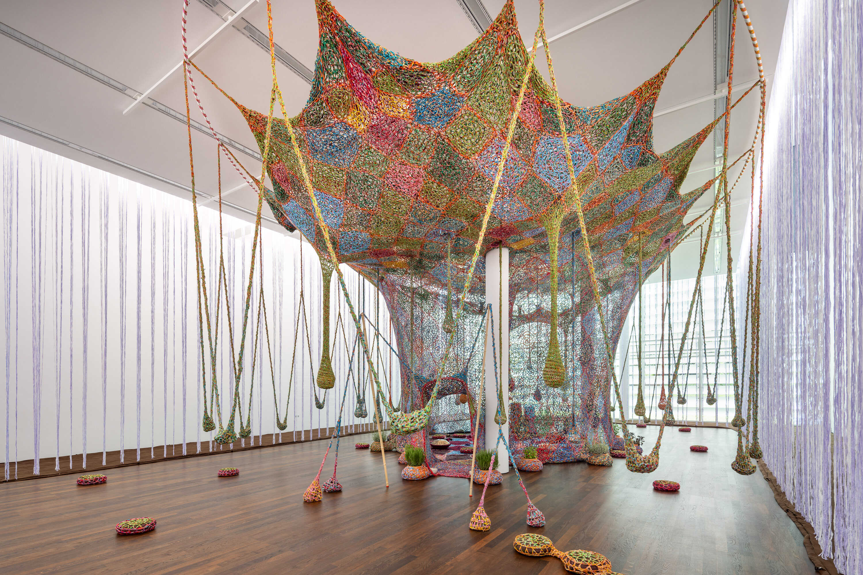 Ernesto Neto, Blue tree, 2024 I FEEL THE EARTH WHISPER Museum Frieder Burda Baden Baden